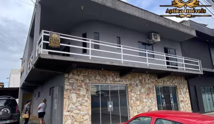 Casa de 02 andares - com 02 salas comerciais