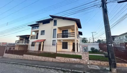 Casa a venda com 4 quartos, 1 suíte, 3 banheiros, 210 m² . Bairro Jardim Atlântico.
