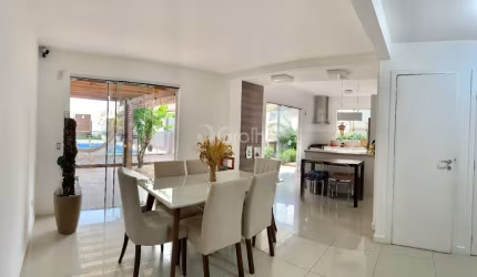 Casa Residencial de 233m² com 4 quartos no Estreito