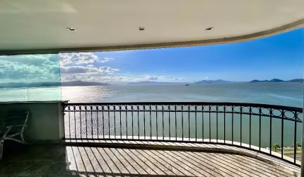 Apartamento luxuoso de 3 suítes na Beira Mar