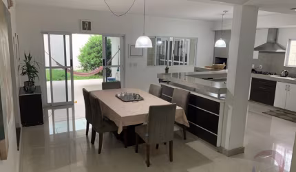 CASA RESIDENCIAL Á VENDA