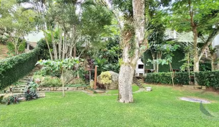CASA COM PRAIA PARTICULAR