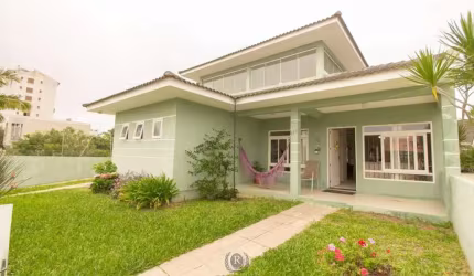 Casa com piscina na praia Torres - RS