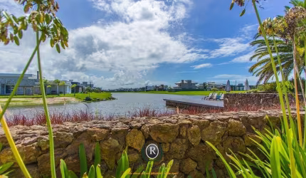 Lote fundos lago venda Reserva das Águas Torres