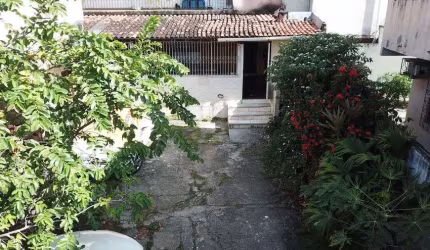 Casa para venda com 110m2 área construída com 3 quartos e varandão em São Caetano - Salvador/BA