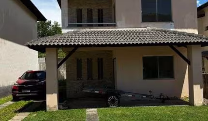 Casa a venda de 4 suítes + gabinete com quintal e 2 garagens no Foz Joanes em Buraquinho