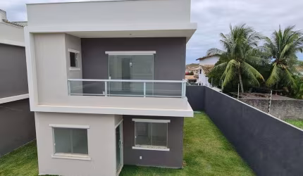 Casa duplex soltas a venda de 4/4, 3 suítes + 2 garagens no Miragem