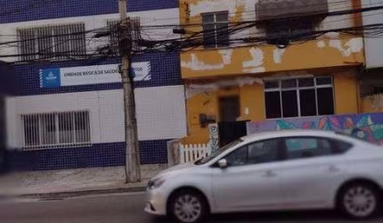 Cód. 48 Rio Vermelho 2/4 com suíte e Varanda em frente a Praia da Paciência