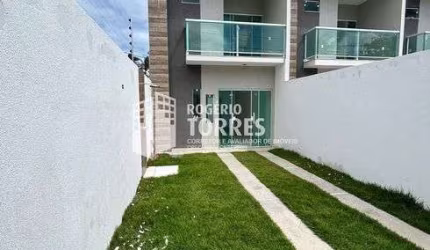 Casa a venda de 3 quartos sendo 2 suítes, 1 quarto térreo e 2 vagas de garagem na Praia de Ipitanga
