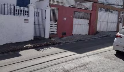 Cód 49 Rio Vermelho Casa 4/4 com suíte e quintal perto do Acarajé da Dinha.