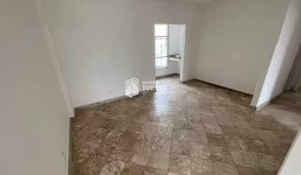 Apartamento a venda 3/4, 1 suíte, varanda e 2 garagens no Candeal