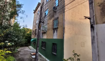 Cód. 007 Cabula VI 2/4 no 2º Andar com Garagem Privativa