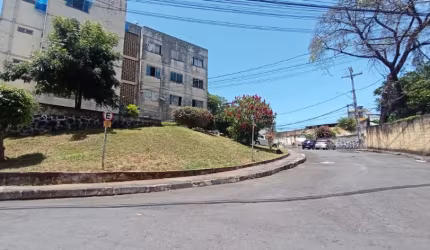 Cód. 27 Cabula 2/4 com dependência Térreo no Cond. Recanto das Mangueiras