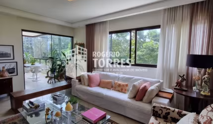 Apartamento a venda de 3 suítes + gabinete e dependência com 3 garagens no Acupe de Brotas