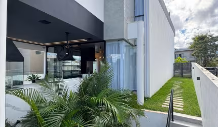 Cód. 264 Alhaville II Casa com 3/4 sendo um suíte e Piscina com Jacuzzi Aquecida