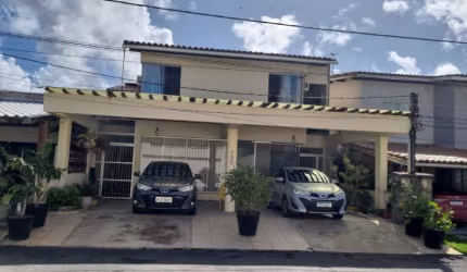 Cód. 595 Casa 4/4, sendo 2 suítes Nascente com 2 Vagas
