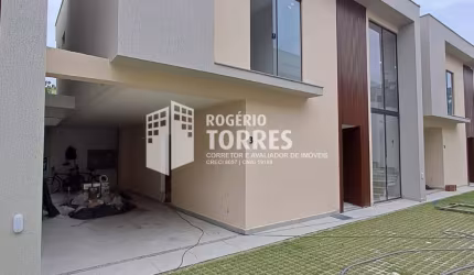 Casa duplex a venda de 4/4, 3 suítes com 190m² e 2 garagens em BURAQUINHO