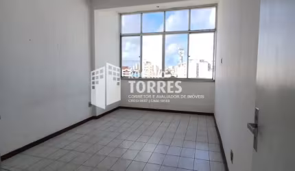 Apartamento a venda de 4/4, suíte, 3 varandas NASCENTE e ANDAR ALTO com 2 garagens em NAZARÉ