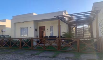 Cód. 566 Abrantes Casa 2/4 com suíte e Piscina Privativa