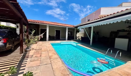 Cód. 273 Buraquinho Casa 5/4 sendo 2 suítes e Piscina Privativa com Área Gourmet