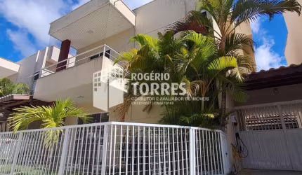 Casa duplex a venda de 3 suítes com 174m² e 2 garagens em BURAQUINHO