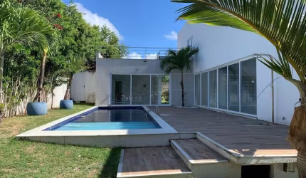 Cód. 599 Abrantes Casa com 4 suítes e Piscina Privativa em Busca Vida