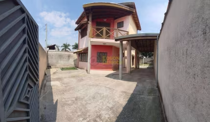 Sobrado á venda com 3 quartos, Cidade Nova - Pindamonhangaba
