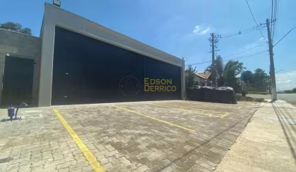 Comércio na entrada principal da Cidade