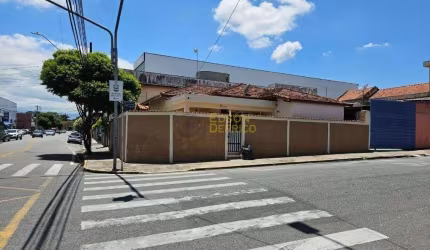 Casa com 3 dormitórios para alugar, 212 m² por R$ 4.144/mês - São Benedito - Pindamonhangaba/SP