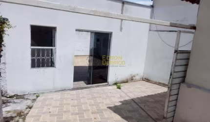 Casa com 2 dormitórios para alugar, 150 m² por R$ 1.353,64/mês - Vila Sao Benedito - Pindamonhangaba/SP