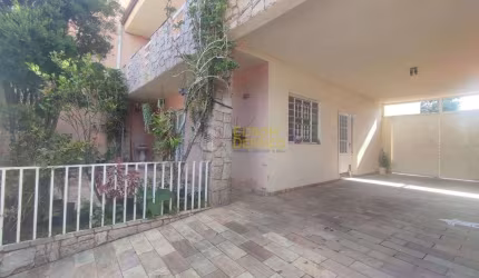 Sobrado com 3 dormitórios à venda, 211 m² por R$ 592.000 - Parque São Domingos - Pindamonhangaba/SP