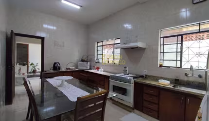 Casa com 3 dormitórios à venda, 204 m² por R$ 560.000,00 - Alto do Cardoso - Pindamonhangaba/SP