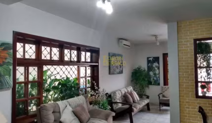 Sobrado com 4 dormitórios à venda, 142 m² por R$ 900.000 - Vila Bourghese - Pindamonhangaba/SP