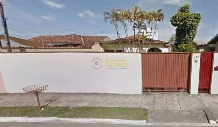 Casa residencial à venda, São Benedito, Pindamonhangaba.