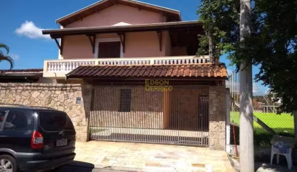 Sobrado com 4 quartos, Jardim Santa Luzia - Pindamonhangaba