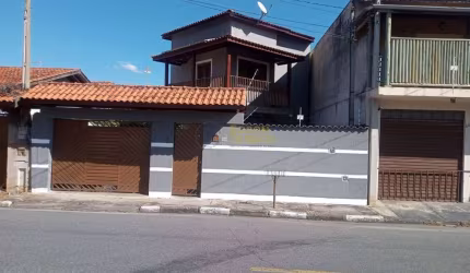 Sobrado com 3 quartos, Jardim Rosely - Pindamonhangaba