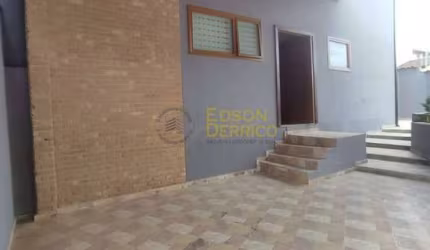Sobrado á venda com 4 quartos, Mombaça - Pindamonhangaba