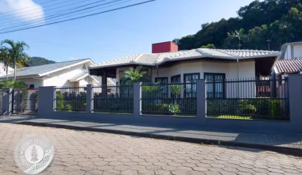 Casa com 3 quartos à venda no Belchior Central, Gaspar , 158 m2 por R$ 775.000