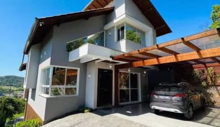 Casa Alto Padrão de 3 Dormitórios | 2 Suítes | Pedra Branca