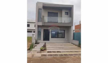 Casa de 3 quartos, em condomínio ao lado do centro, com infra.