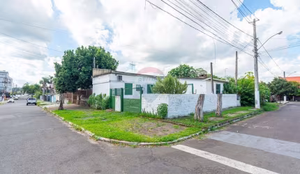 Terreno com Casa no Bairro Marrocos