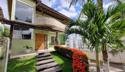 Casa Triplex à Venda no Condomínio Vila Florença em Lauro de Freitas