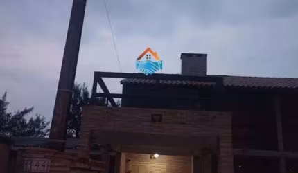 Bela casa geminada próxima de praia em Salinas