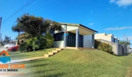 Excelente casa com piscina próxima ao mar em Salinas