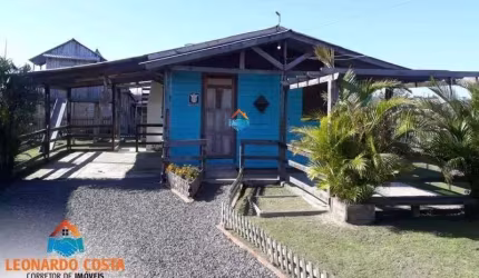 Casa com  2 cabanas em Balneário Pinhal