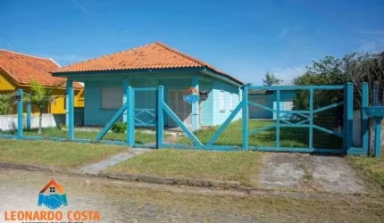 Casa com anexos próximos ao mar no Centro de Balneário Pinhal