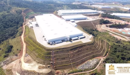Barracão / Galpão / Depósito com 1 sala para alugar na Bairro Distrito Industrial dos Pires, 9987, Distrito Industrial dos Pires, Extrema, 9304 m2