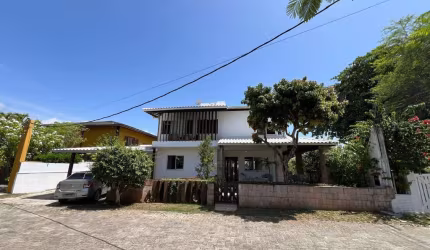 Casa em Condomínio para Venda em Camaçari, Interlagos (Abrantes), 5 dormitórios, 4 suítes, 6 banheiros, 3 vagas