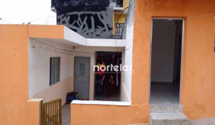 VENDE-SE IMÓVEL COM 3 CASAS E TERRENO....