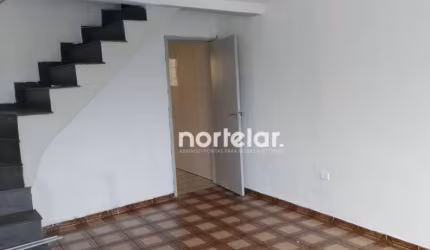 Sobrado Jd Elisio, 2 dorms. 4 vagas, oportunidade